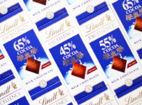 Vyhrajte mléčnou čokoládu Lindt Excellence s vysokým obsahem kakaa na rok zdarma!