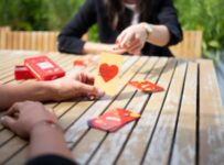 Soutěž o komunikační hru Karty, které otevřou srdce