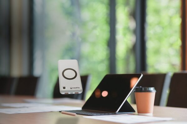 Soutěžte o multitalenta na nabíjení Varta Wireless Power Bank